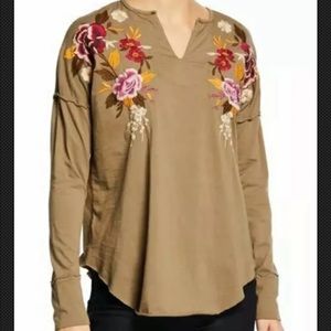 NWT Johnny Was Embroidered Knit Top Blouse Medium